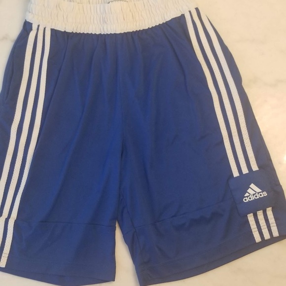 Adidas Large Shorts - Picture 1 of 6
